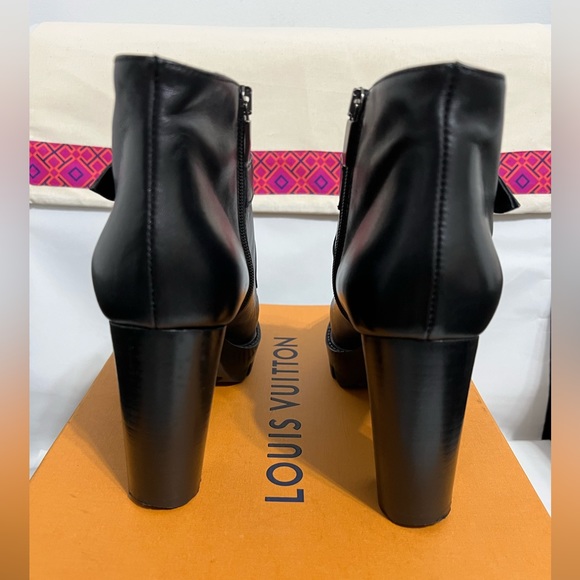 LAURA BALLARIVA  ITALY - Picture 6 of 12